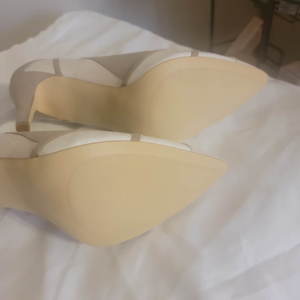 Heels - Picture 2 of 4